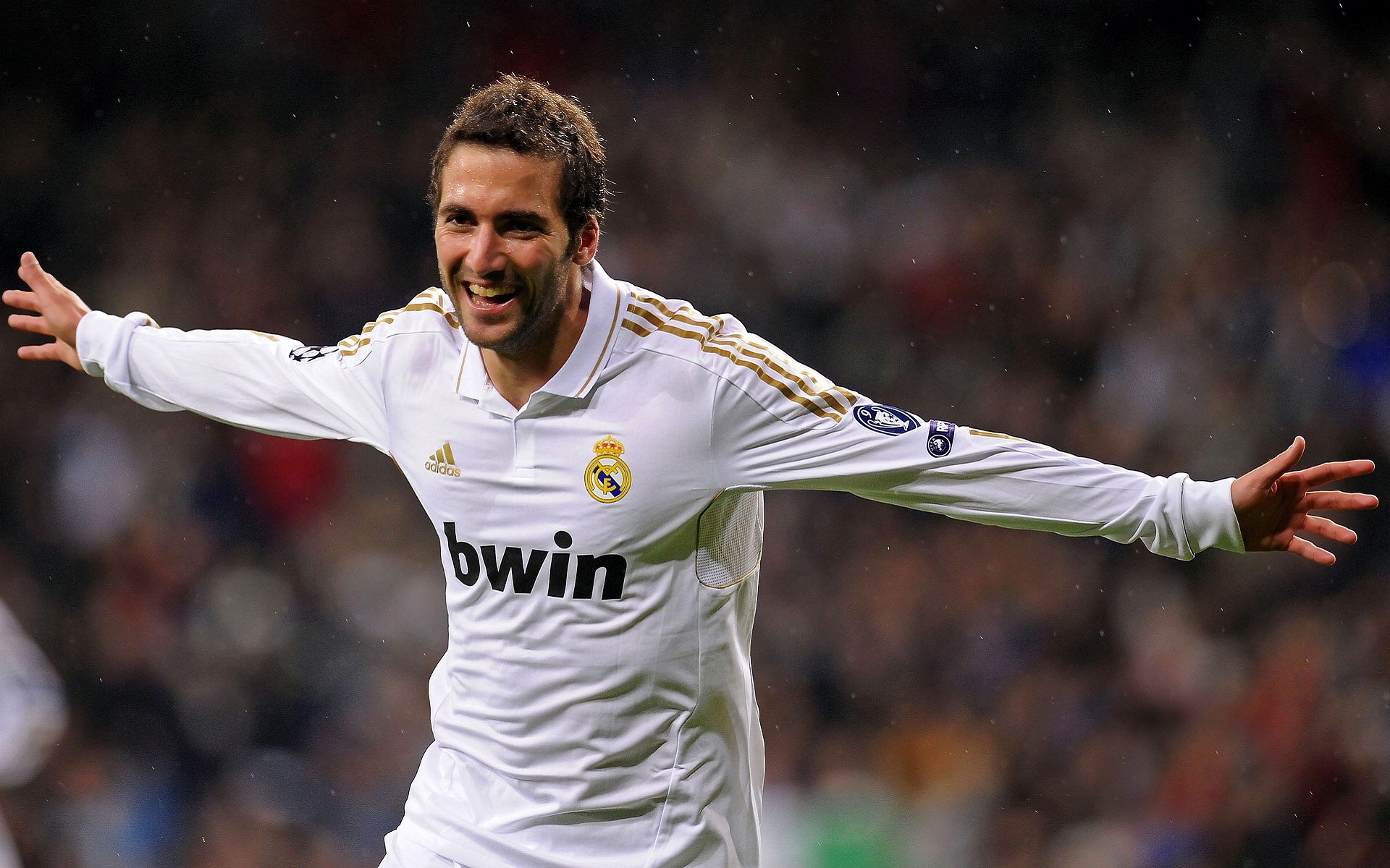 KAIYUNAPP-3球5助攻!19岁英格兰天才中场新星横空出世,3大欧洲豪门疯抢,英格兰最有潜力中场