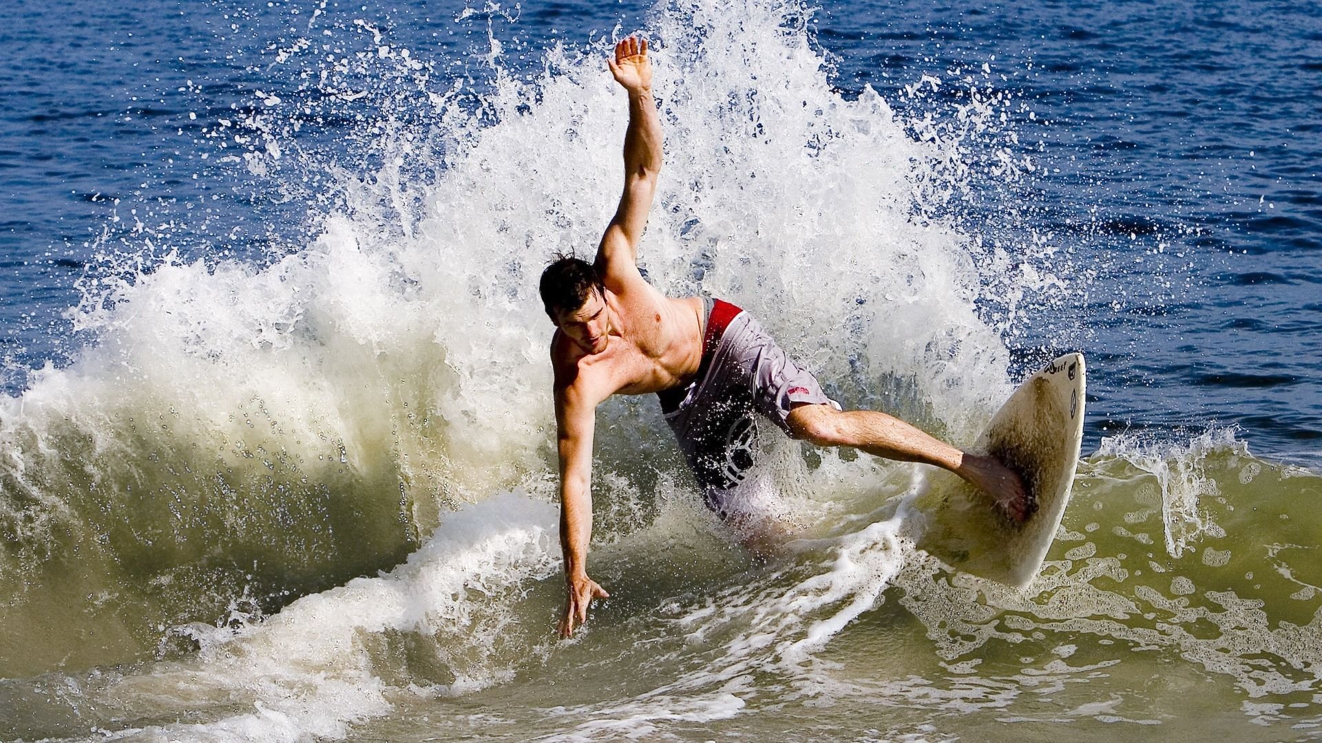 开云电竞平台-76人重新建立防守体系整体强度上升，76人训练